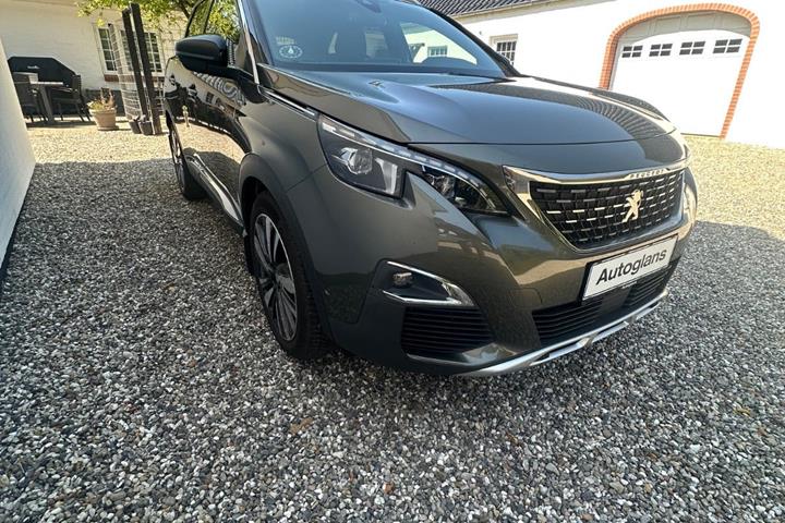 Grå Peugeot 3008 fra 2019