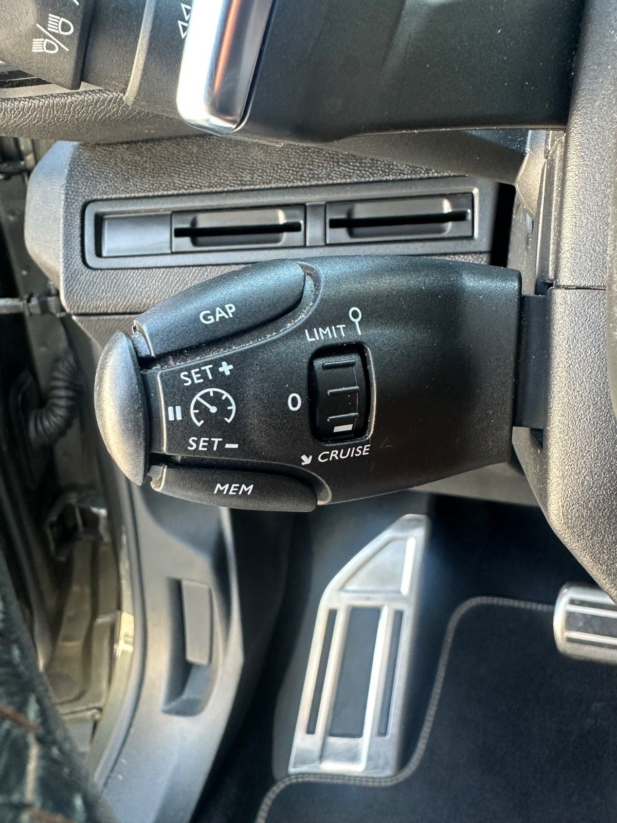 Grå Peugeot 3008 fra 2019