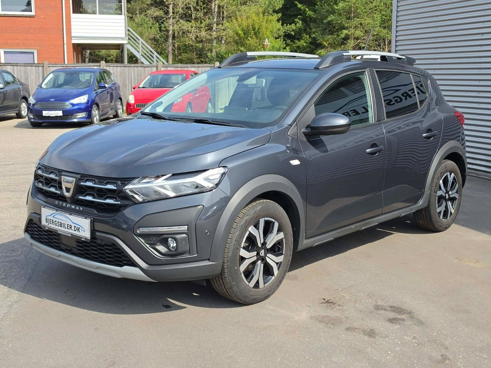 Grå Dacia Sandero Stepway fra 2022
