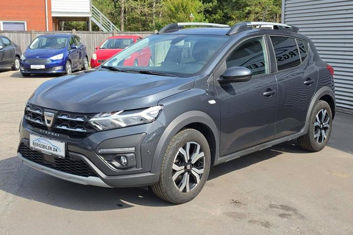 Grå Dacia Sandero Stepway fra 2022