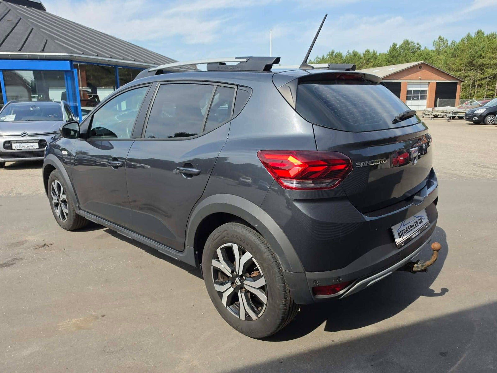 Grå Dacia Sandero Stepway fra 2022