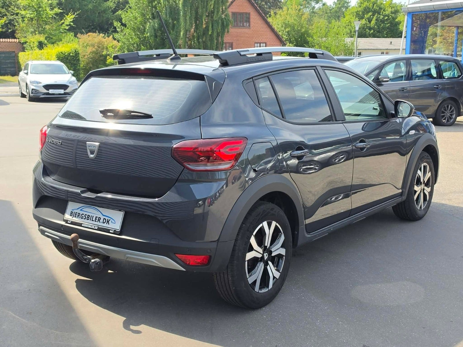 Grå Dacia Sandero Stepway fra 2022