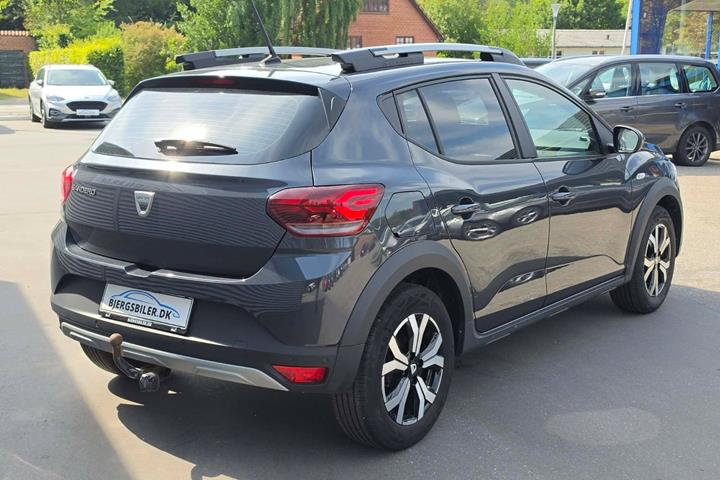 Grå Dacia Sandero Stepway fra 2022