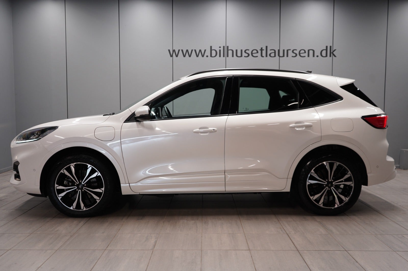 Hvid Ford Kuga fra 2021