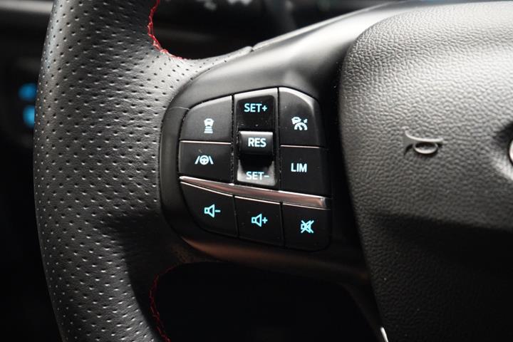 Hvid Ford Kuga fra 2021