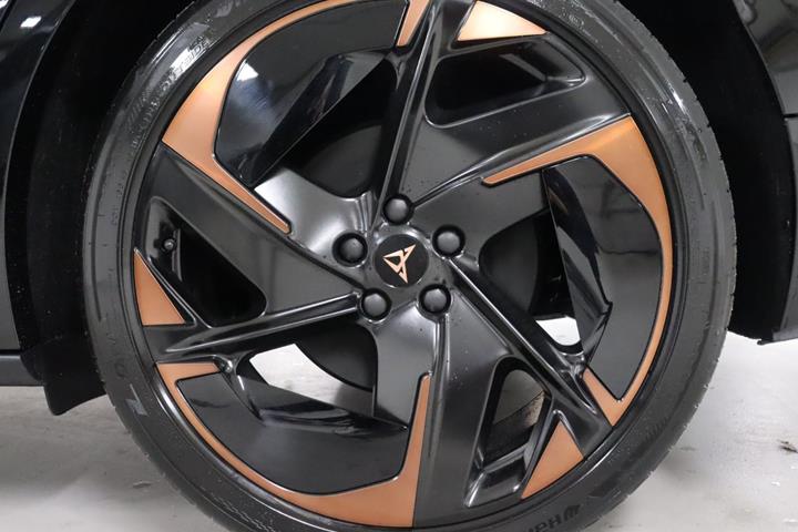 Blå Cupra Tavascan fra 2025