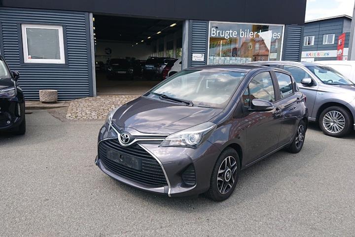 Grå Toyota Yaris fra 2017
