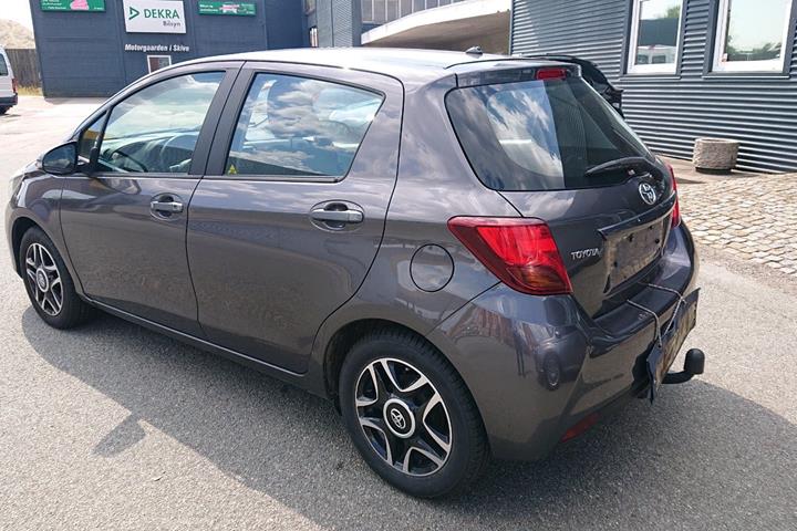 Grå Toyota Yaris fra 2017
