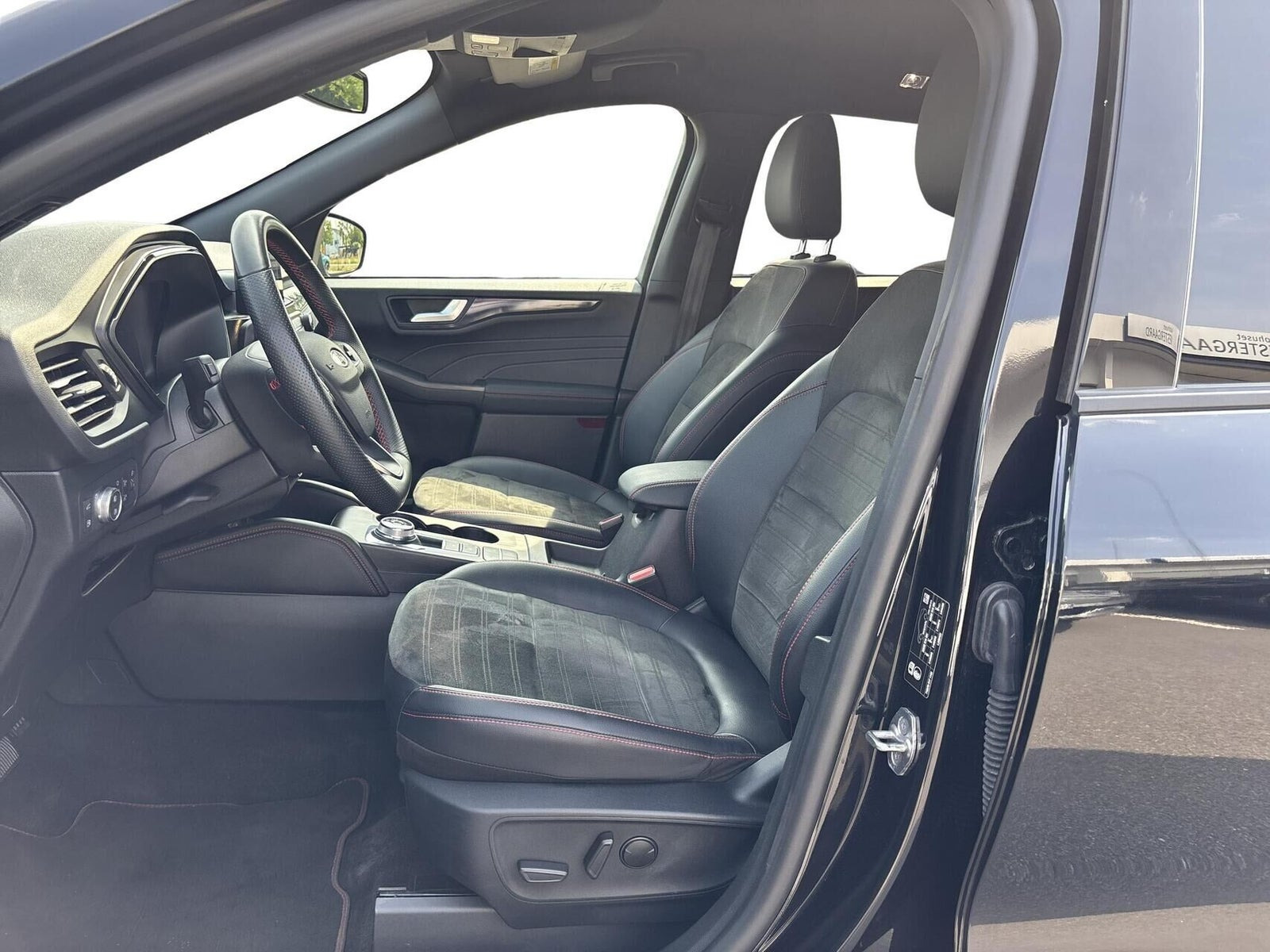 Sort Ford Kuga fra 2023