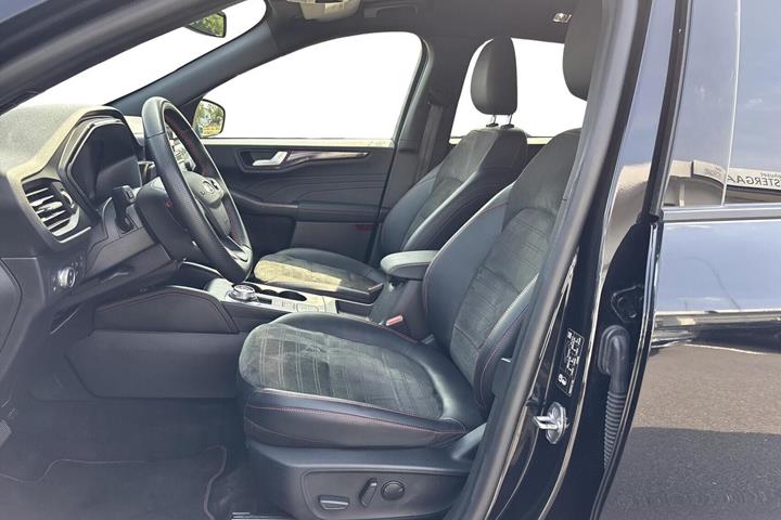 Sort Ford Kuga fra 2023