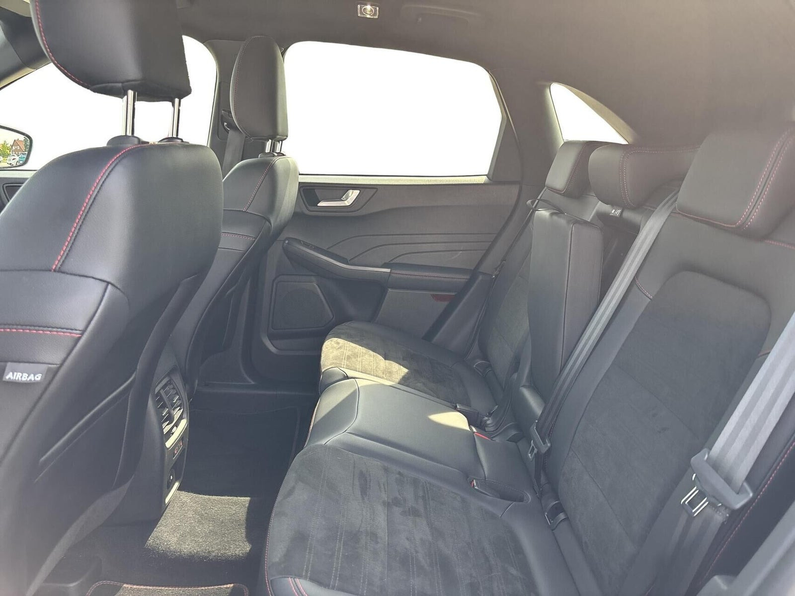 Sort Ford Kuga fra 2023