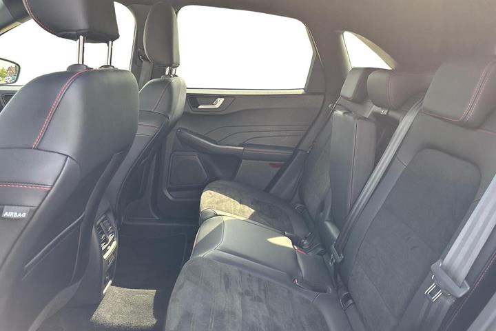 Sort Ford Kuga fra 2023