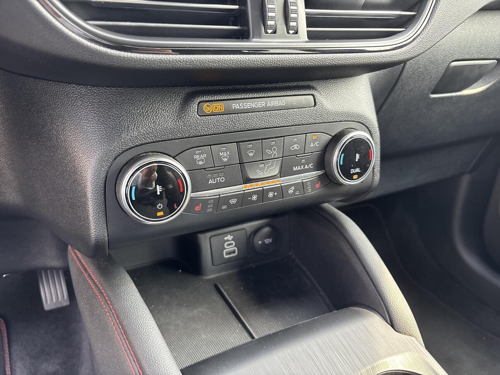 Sort Ford Kuga fra 2023