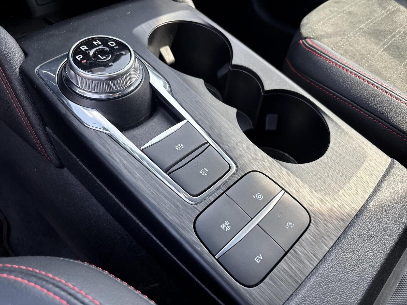 Sort Ford Kuga fra 2023