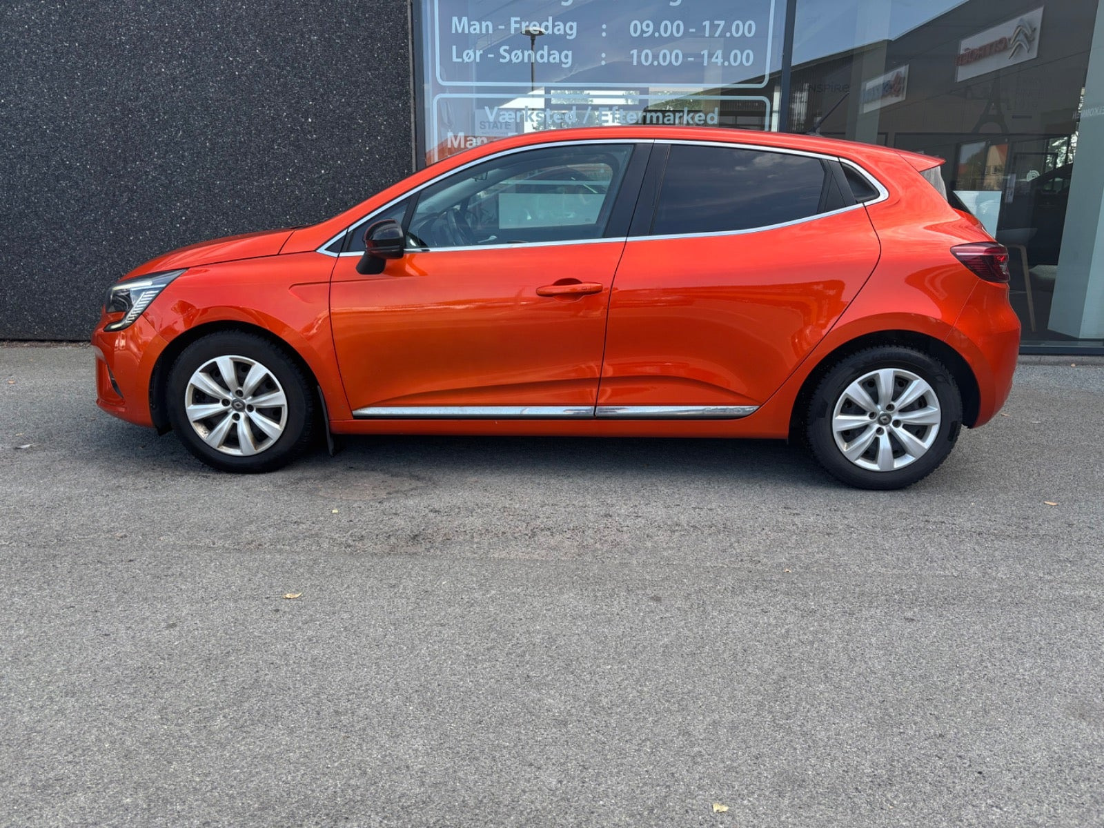 Orange Renault Clio V fra 2020