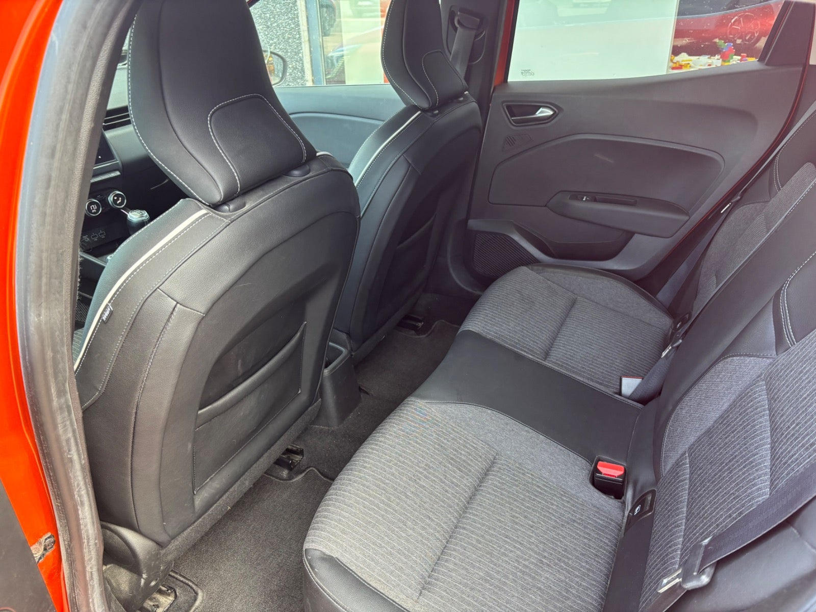 Orange Renault Clio V fra 2020