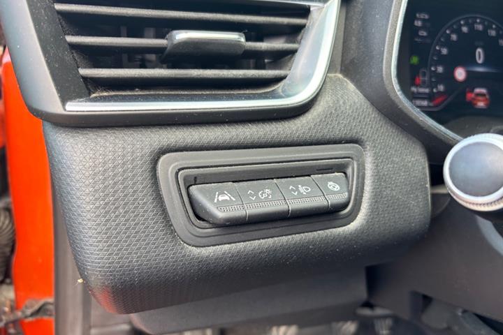 Orange Renault Clio V fra 2020