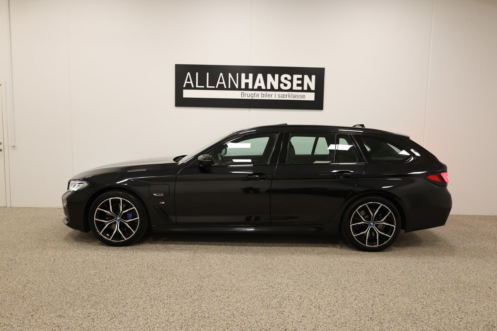 Sort BMW 530e fra 2022