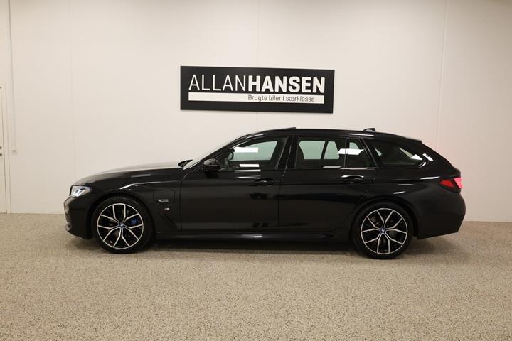 Sort BMW 530e fra 2022