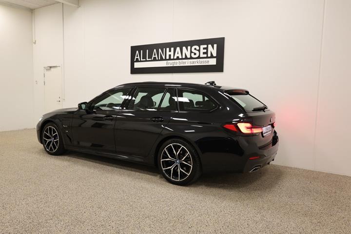 Sort BMW 530e fra 2022
