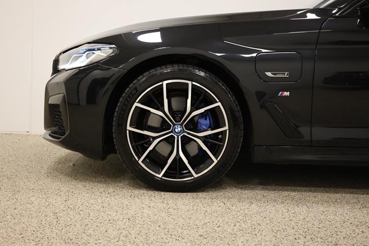 Sort BMW 530e fra 2022