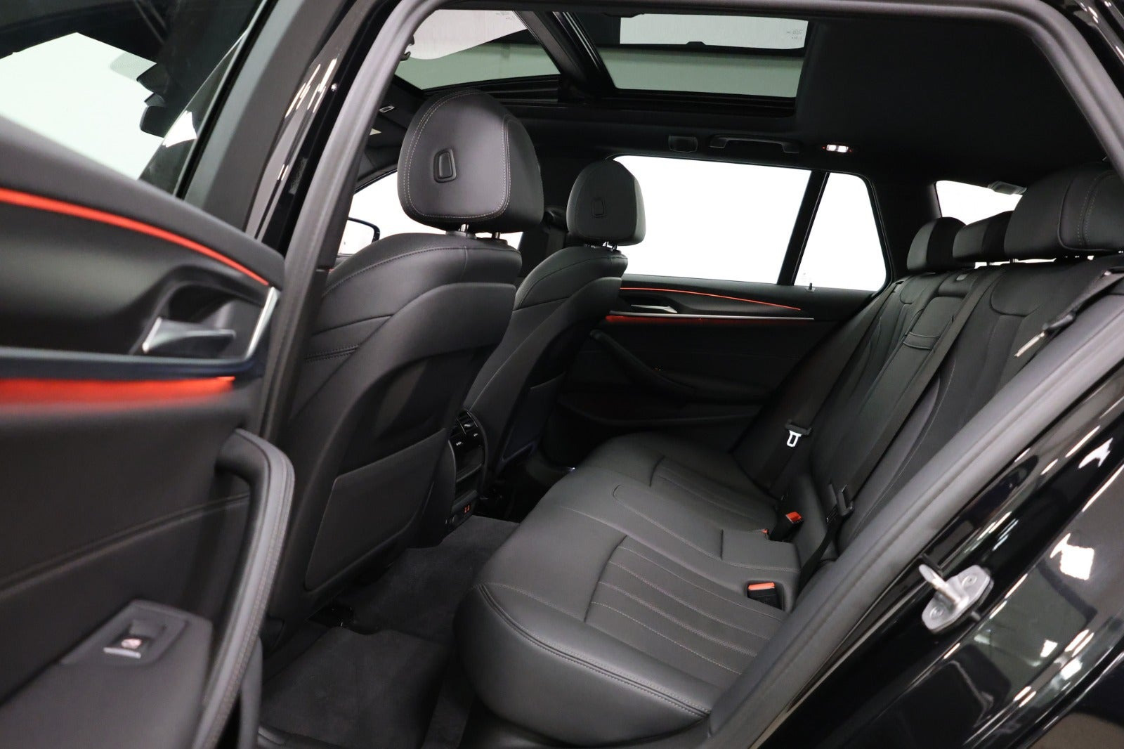 Sort BMW 530e fra 2022
