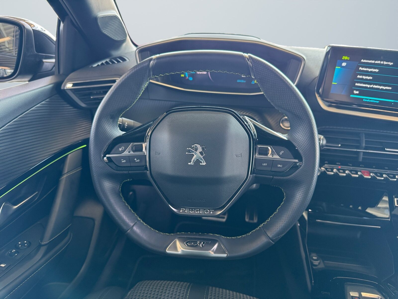 Sort Peugeot e-208 fra 2022