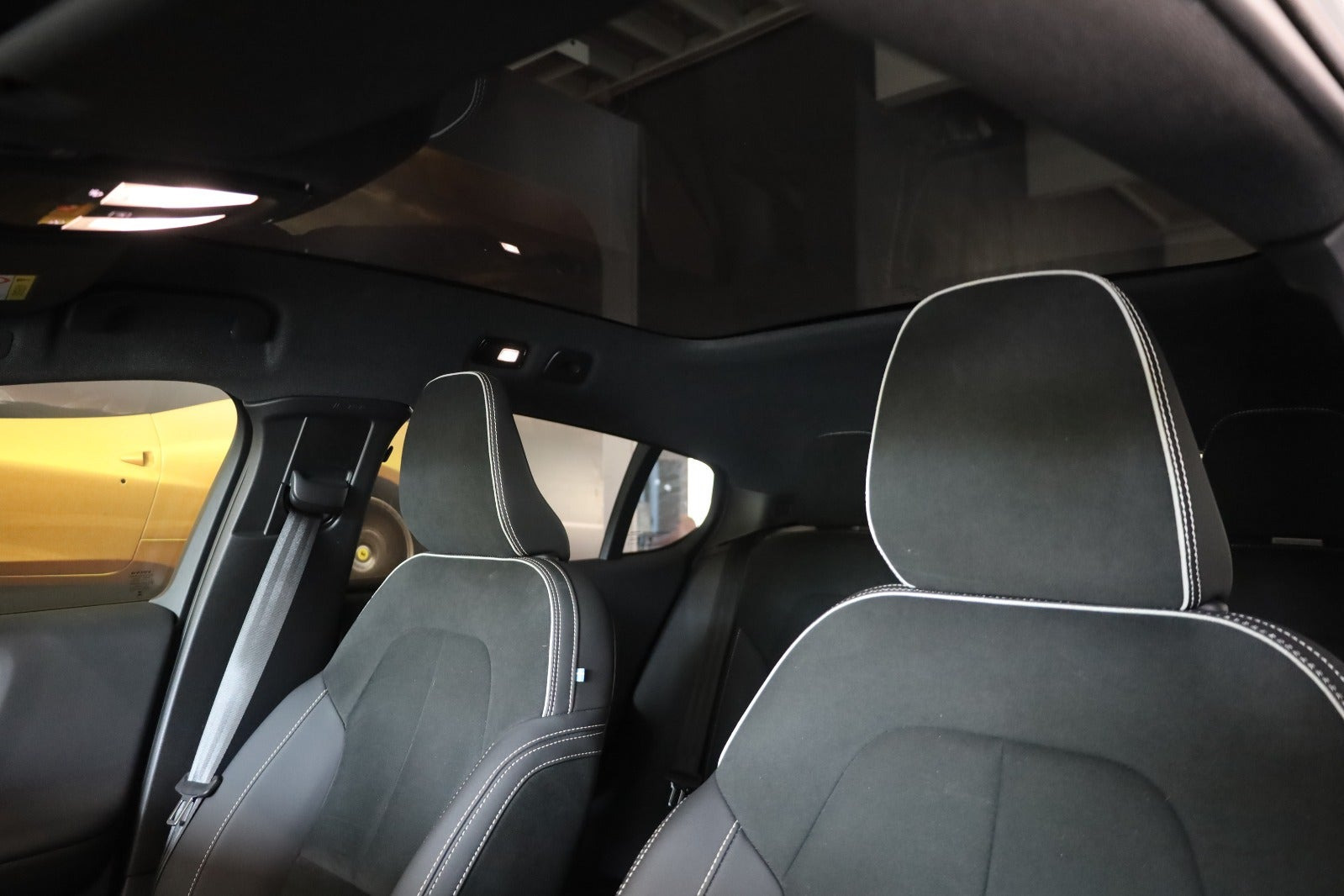 Hvid Volvo C40 fra 2023