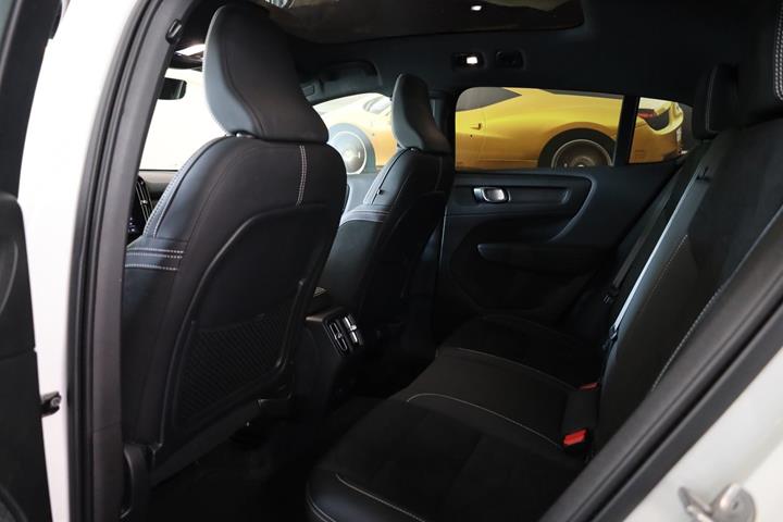 Hvid Volvo C40 fra 2023