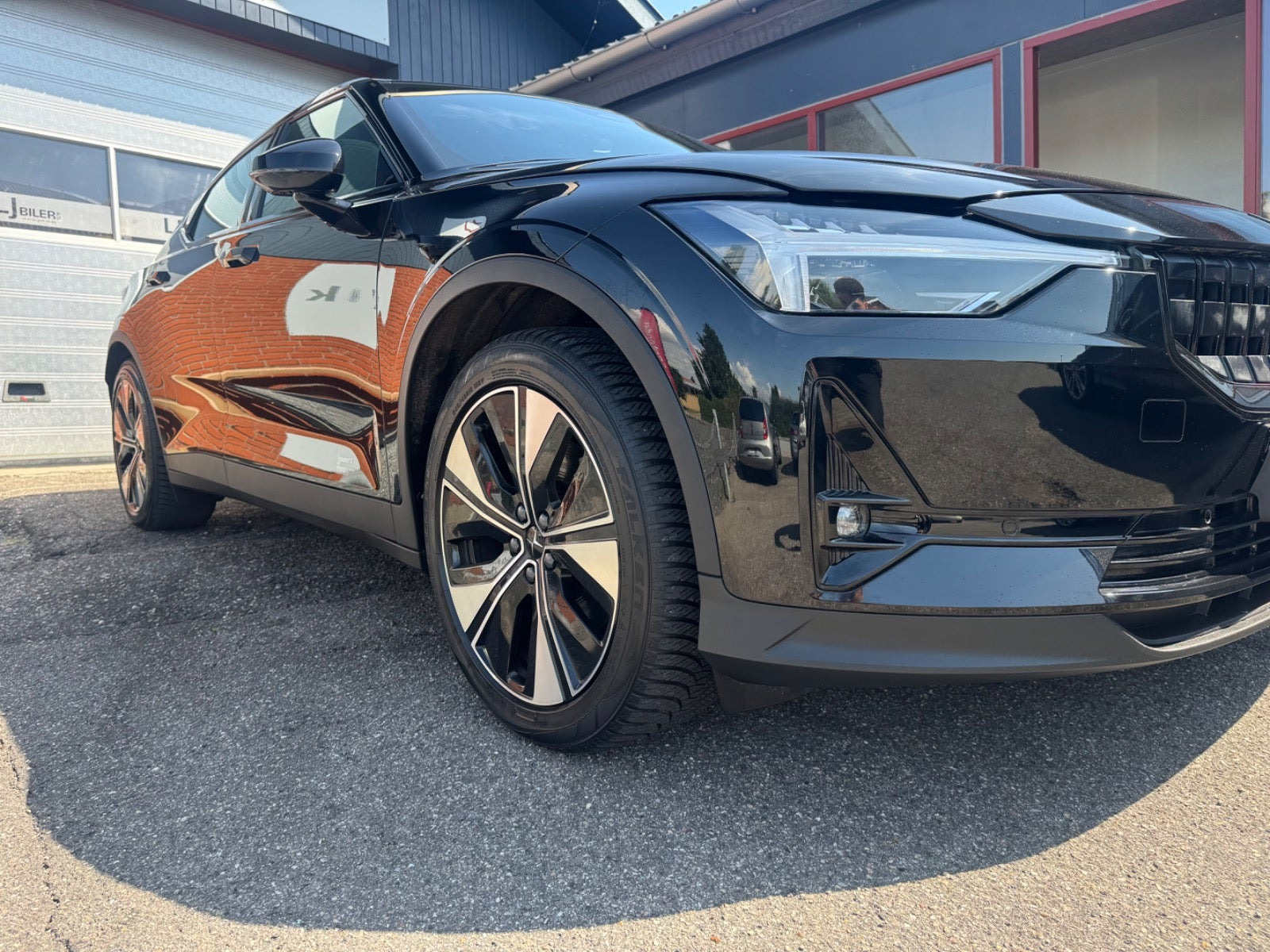 Sort Polestar 2 fra 2023
