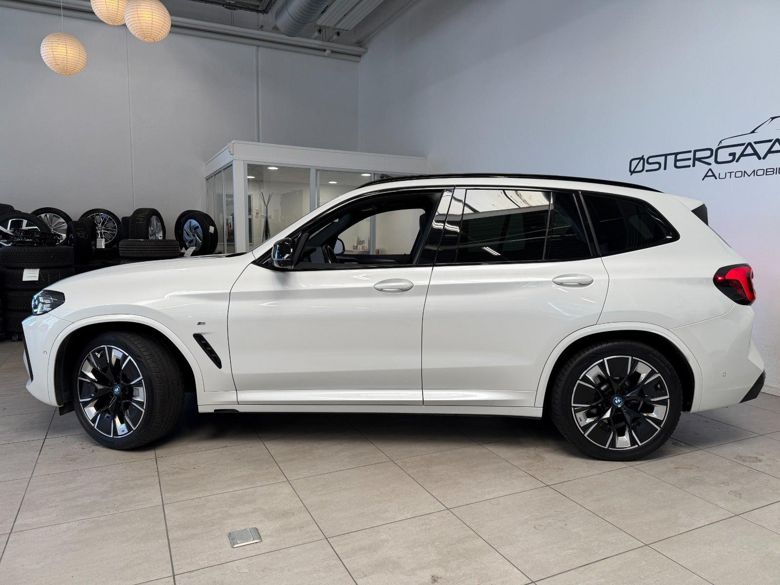 Hvid BMW iX3 fra 2024