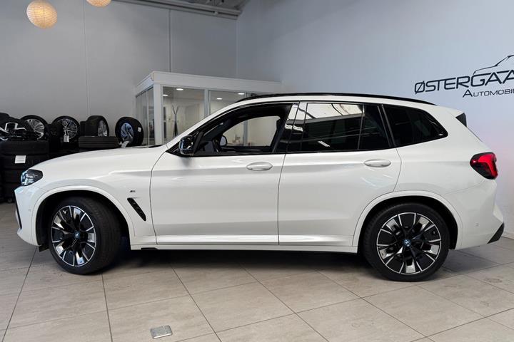 Hvid BMW iX3 fra 2024