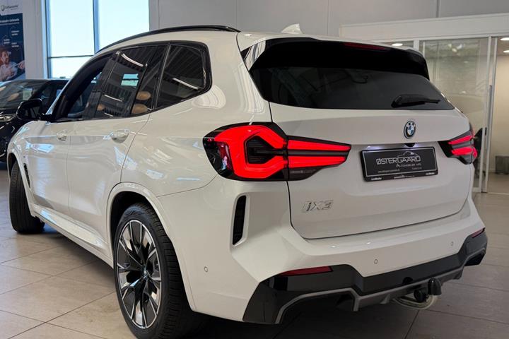 Hvid BMW iX3 fra 2024