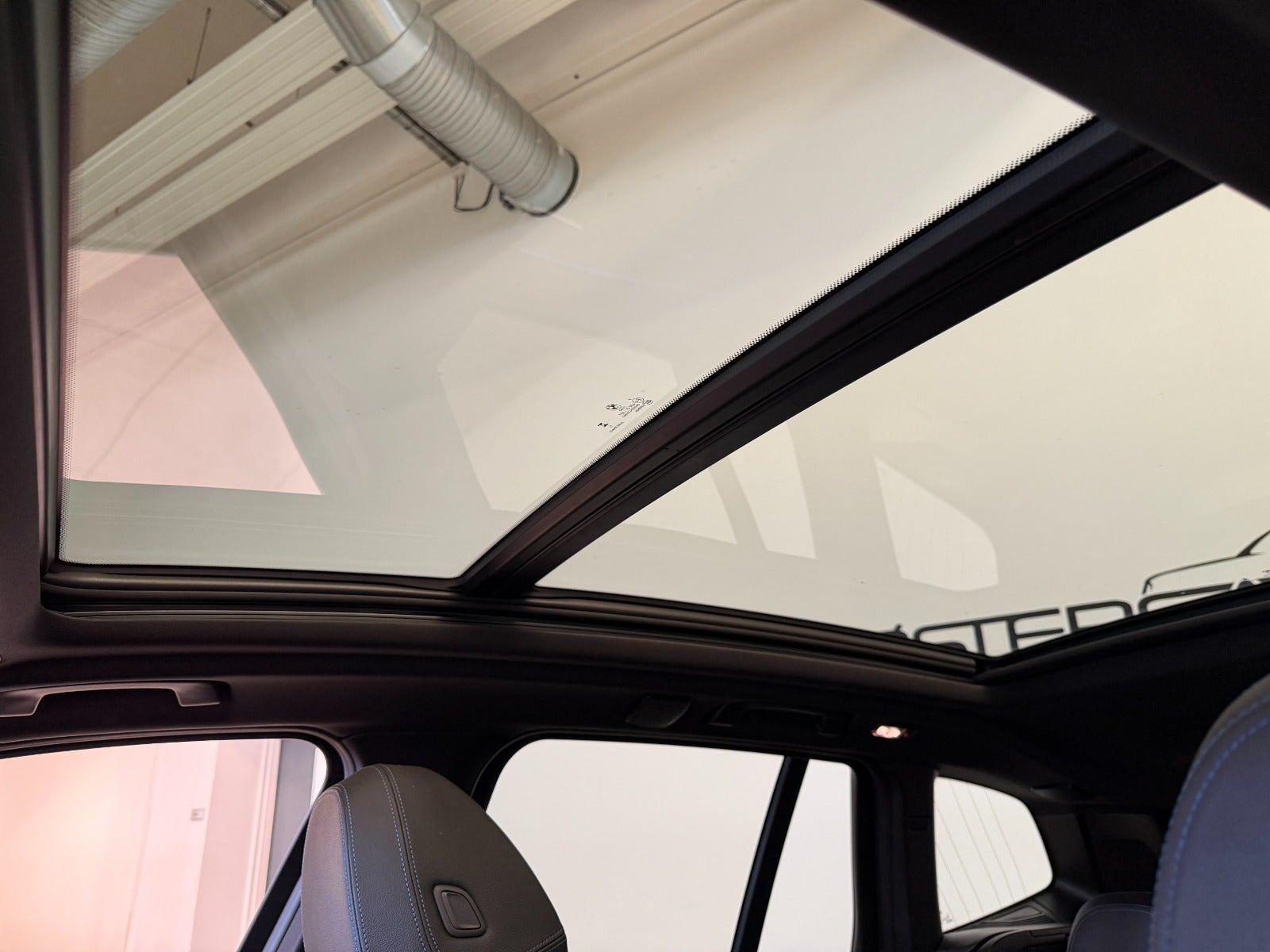 Hvid BMW iX3 fra 2024