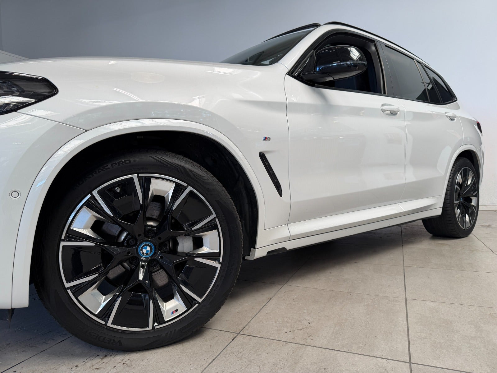Hvid BMW iX3 fra 2024