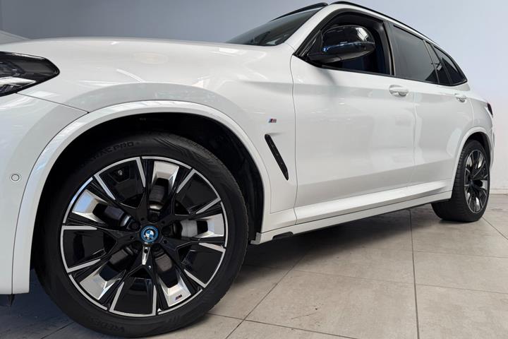Hvid BMW iX3 fra 2024