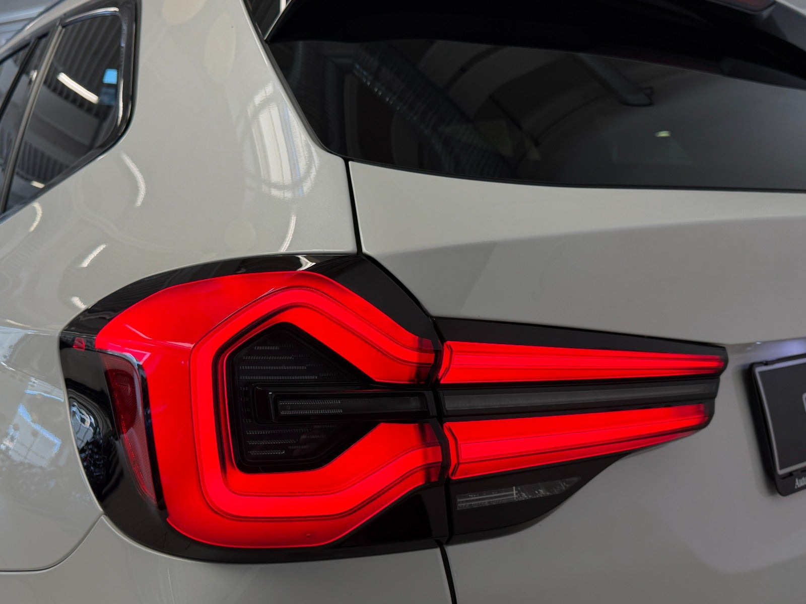Hvid BMW iX3 fra 2024