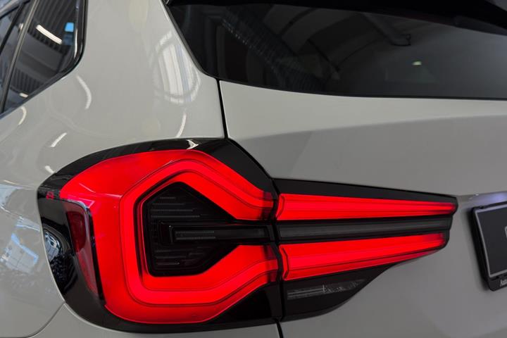Hvid BMW iX3 fra 2024