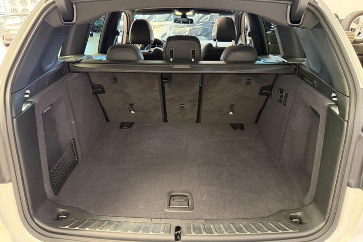 Hvid BMW iX3 fra 2024