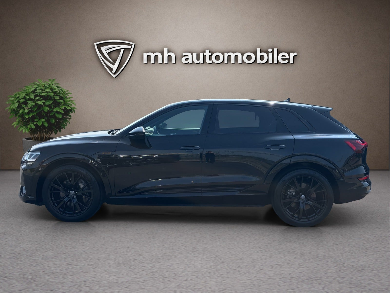 Sort Audi e-tron fra 2023