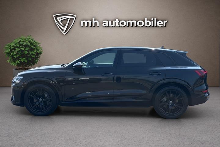 Sort Audi e-tron fra 2023