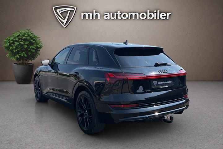 Sort Audi e-tron fra 2023