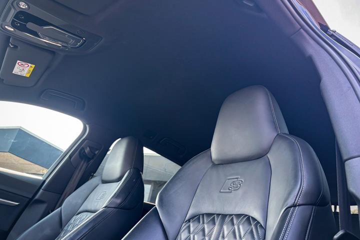 Sort Audi e-tron fra 2023