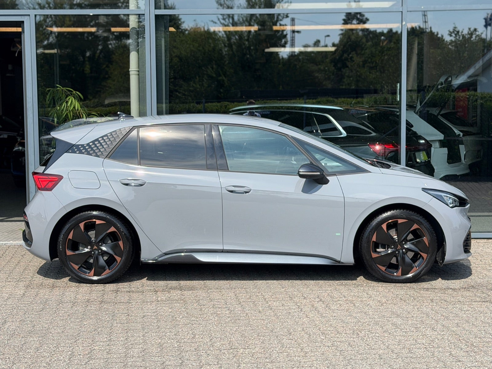 Grå Cupra Born fra 2024