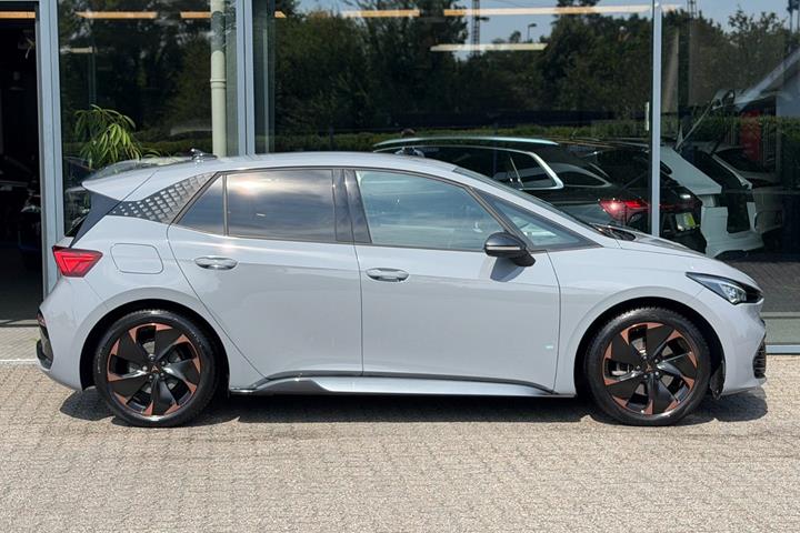 Grå Cupra Born fra 2024