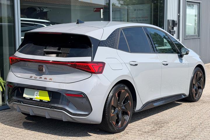 Grå Cupra Born fra 2024
