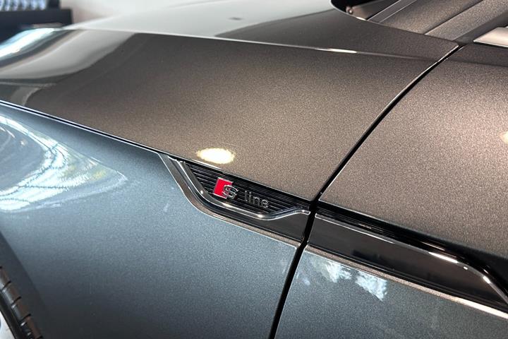 Grå Audi A5 fra 2020