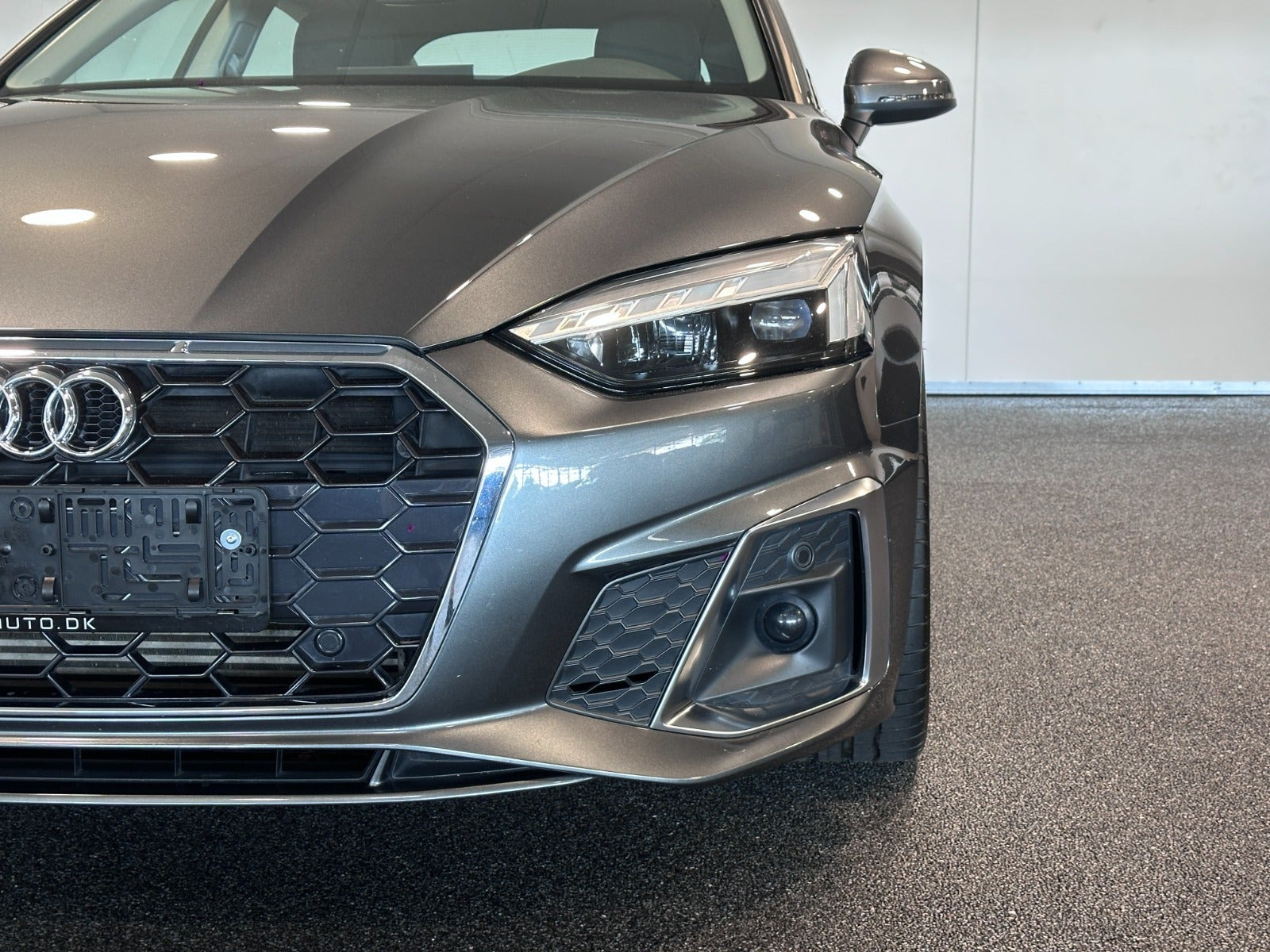 Grå Audi A5 fra 2020