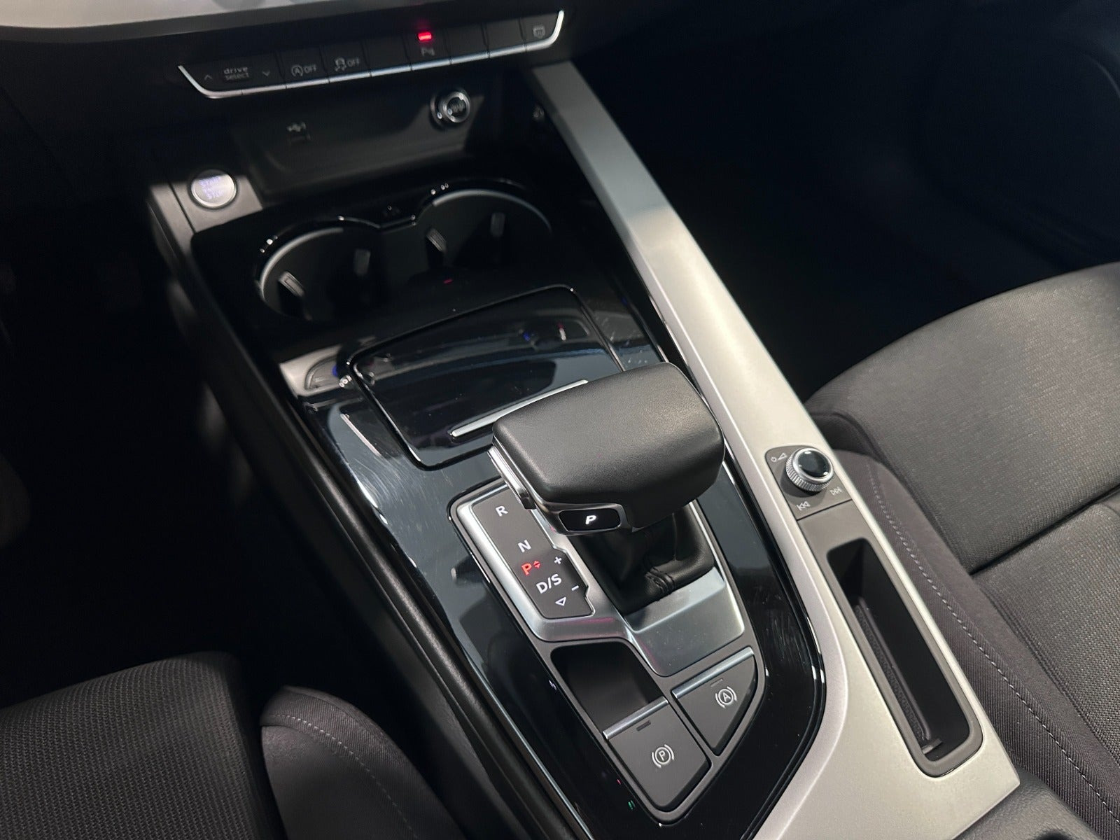 Grå Audi A5 fra 2020
