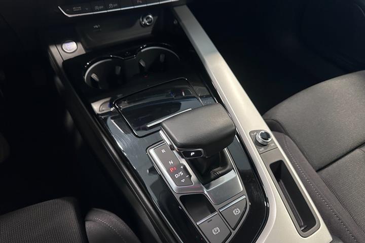Grå Audi A5 fra 2020